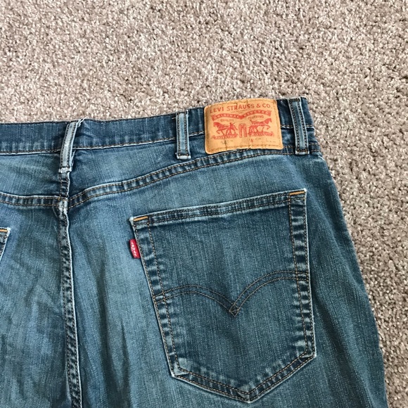 ⭐️Host Pick⭐️ Mens Levi’s Straight Leg Jeans - Picture 4 of 5